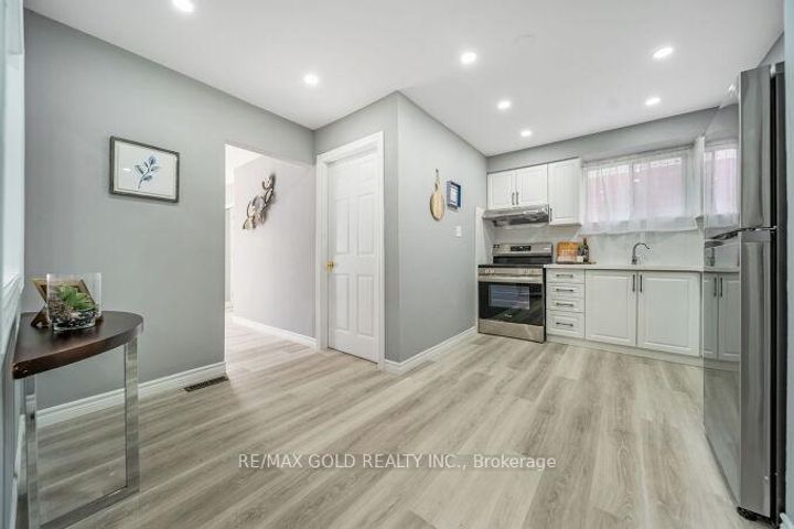 Photo 10 at 118 Archdekin Drive, Madoc, Brampton