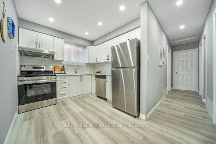 Photo 11 at 118 Archdekin Drive, Madoc, Brampton