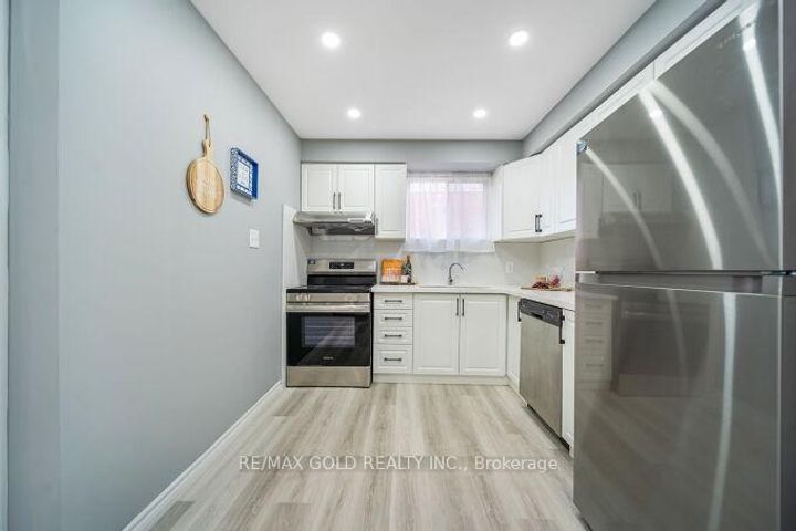 Photo 12 at 118 Archdekin Drive, Madoc, Brampton