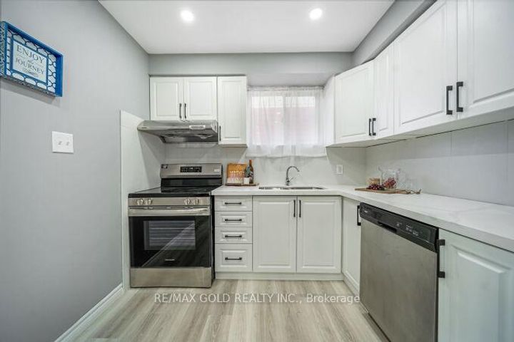 Photo 14 at 118 Archdekin Drive, Madoc, Brampton