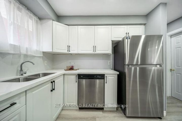 Photo 15 at 118 Archdekin Drive, Madoc, Brampton