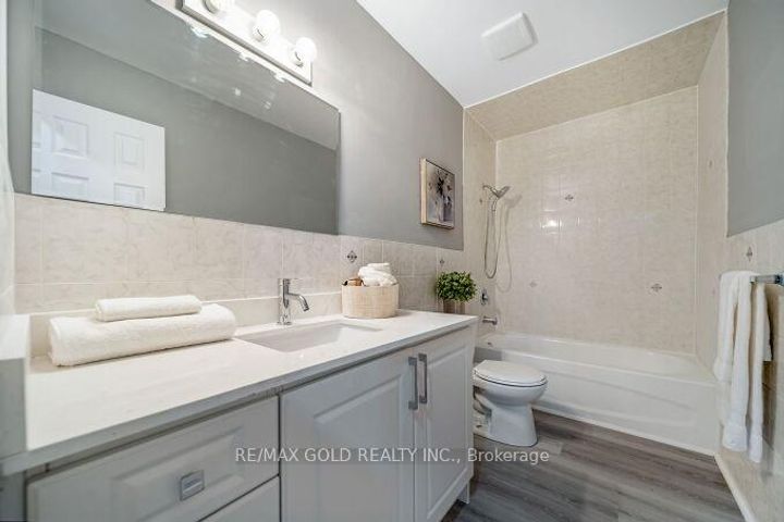 Photo 16 at 118 Archdekin Drive, Madoc, Brampton