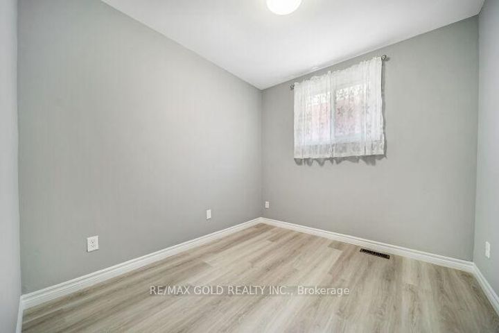 Photo 21 at 118 Archdekin Drive, Madoc, Brampton