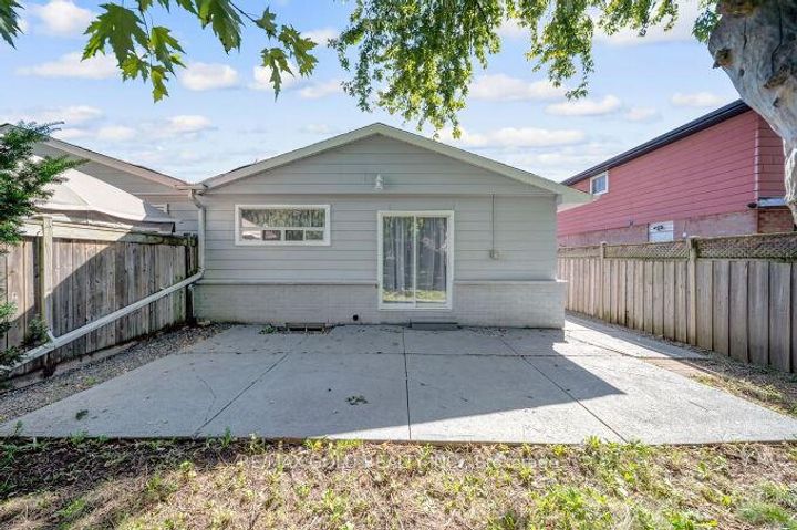 Photo 37 at 118 Archdekin Drive, Madoc, Brampton