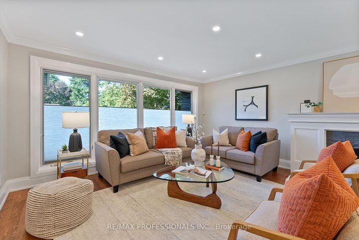 Photo 5 at 19 Palace Arch Drive, Rosethorn, Toronto