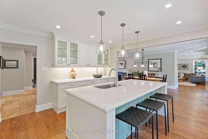 Photo 10 at 19 Palace Arch Drive, Rosethorn, Toronto