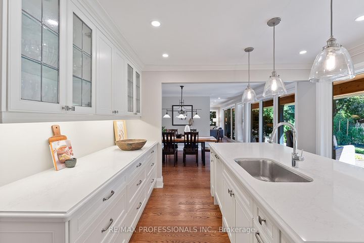 Photo 11 at 19 Palace Arch Drive, Rosethorn, Toronto