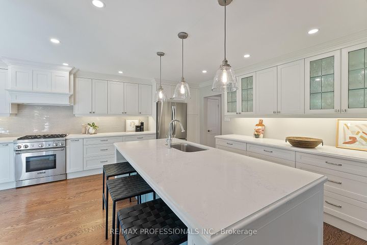 Photo 12 at 19 Palace Arch Drive, Rosethorn, Toronto