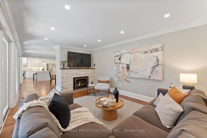 Photo 16 at 19 Palace Arch Drive, Rosethorn, Toronto
