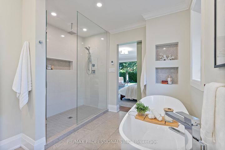 Photo 22 at 19 Palace Arch Drive, Rosethorn, Toronto