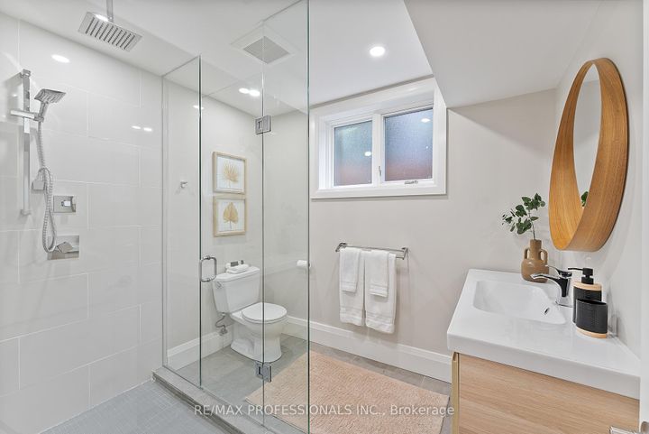 Photo 32 at 19 Palace Arch Drive, Rosethorn, Toronto