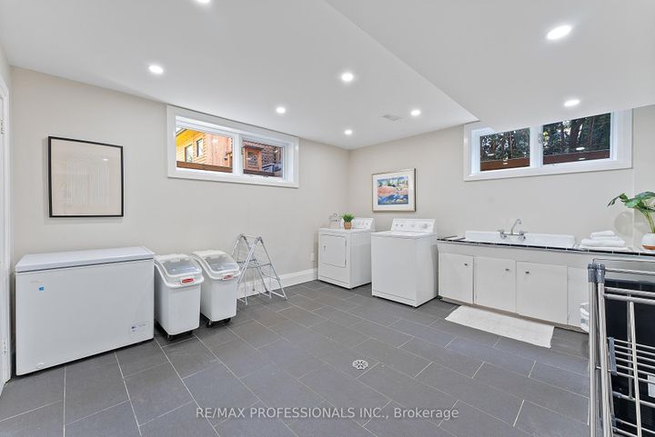 Photo 33 at 19 Palace Arch Drive, Rosethorn, Toronto