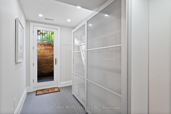 Photo 35 at 19 Palace Arch Drive, Rosethorn, Toronto