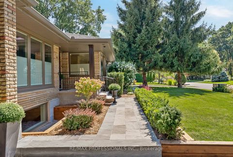 Photo 2 at 19 Palace Arch Drive, Rosethorn, Toronto
