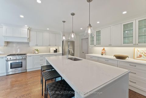 Photo 12 at 19 Palace Arch Drive, Rosethorn, Toronto