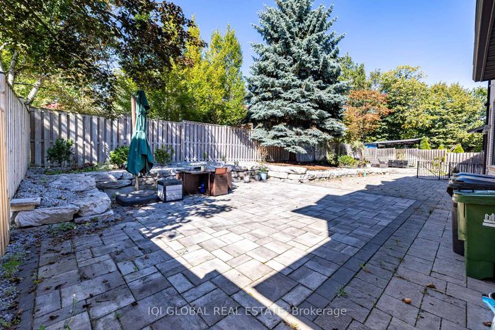 Photo 12 at 29 Alderdale Court, Don Mills, Toronto