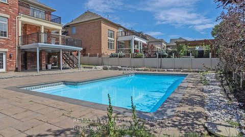 Photo 1 at 136 Hailsham Court, Vellore Village, Vaughan