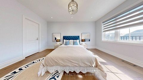 Photo 28 at 136 Hailsham Court, Vellore Village, Vaughan