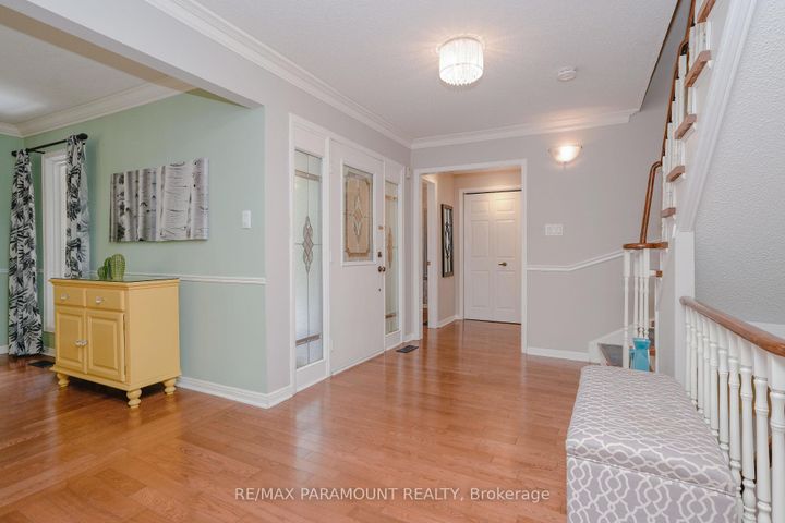 Photo 3 at 44 Cairnmore Court, Snelgrove, Brampton