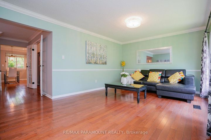Photo 4 at 44 Cairnmore Court, Snelgrove, Brampton