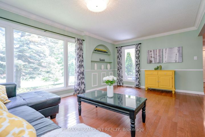 Photo 5 at 44 Cairnmore Court, Snelgrove, Brampton