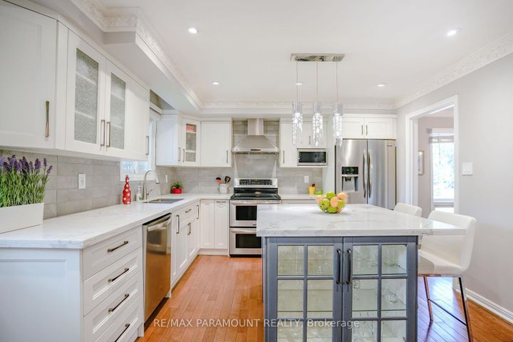 Photo 7 at 44 Cairnmore Court, Snelgrove, Brampton