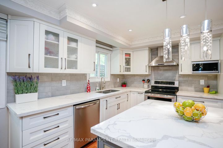 Photo 8 at 44 Cairnmore Court, Snelgrove, Brampton