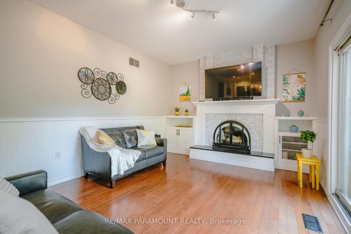 Photo 14 at 44 Cairnmore Court, Snelgrove, Brampton