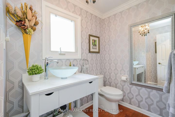 Photo 15 at 44 Cairnmore Court, Snelgrove, Brampton