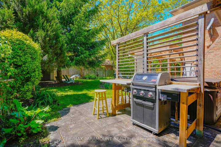 Photo 37 at 44 Cairnmore Court, Snelgrove, Brampton