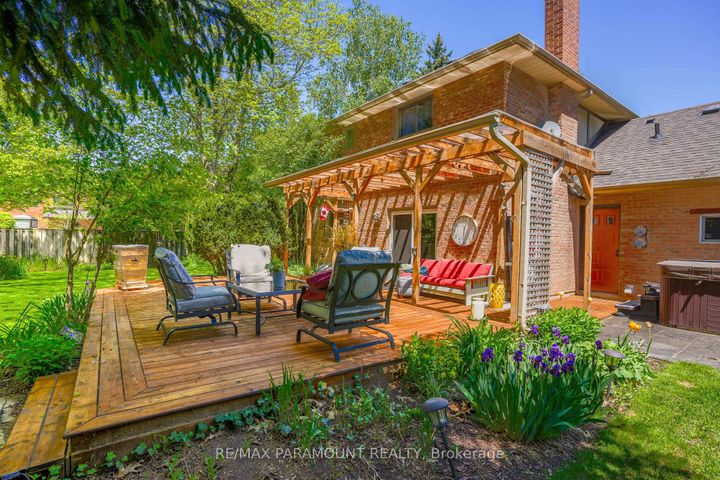 Photo 39 at 44 Cairnmore Court, Snelgrove, Brampton