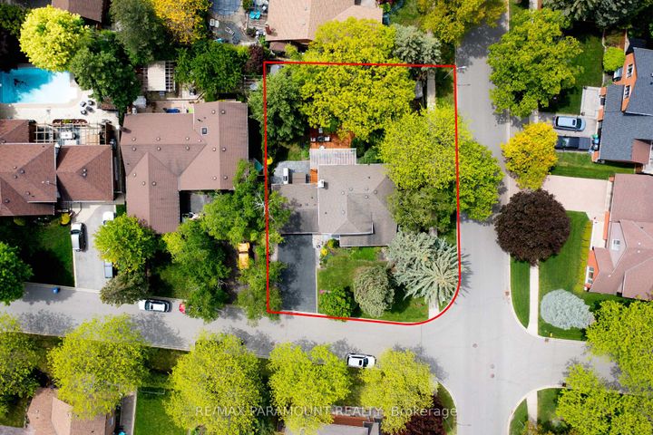 Photo 43 at 44 Cairnmore Court, Snelgrove, Brampton
