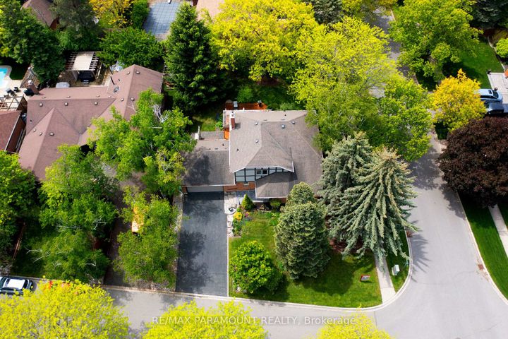 Photo 44 at 44 Cairnmore Court, Snelgrove, Brampton