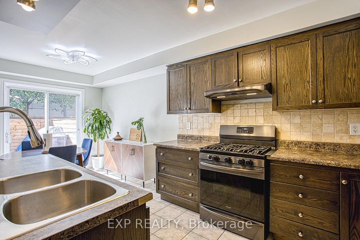 Photo 12 at 2 - 25 Ivybridge Drive, Lakeshore, Hamilton