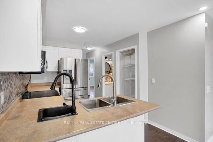 Photo 9 at 58 Avenue Street, Central, Oshawa