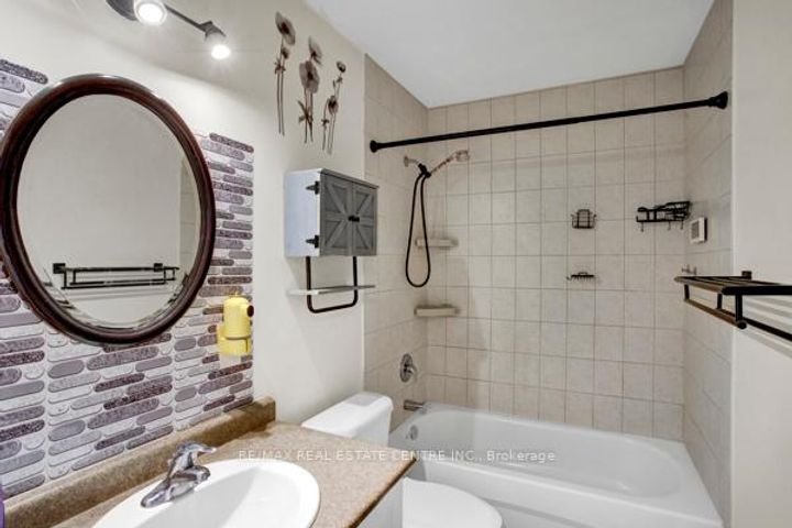 Photo 21 at 58 Avenue Street, Central, Oshawa