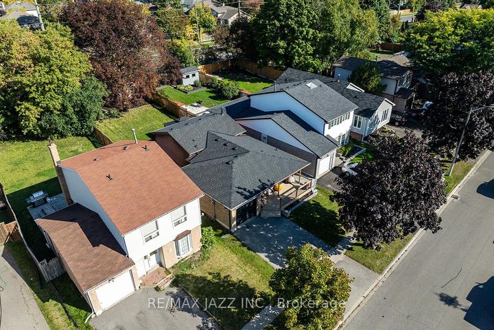 Photo 2 at 541 Galahad Drive, Eastdale, Oshawa
