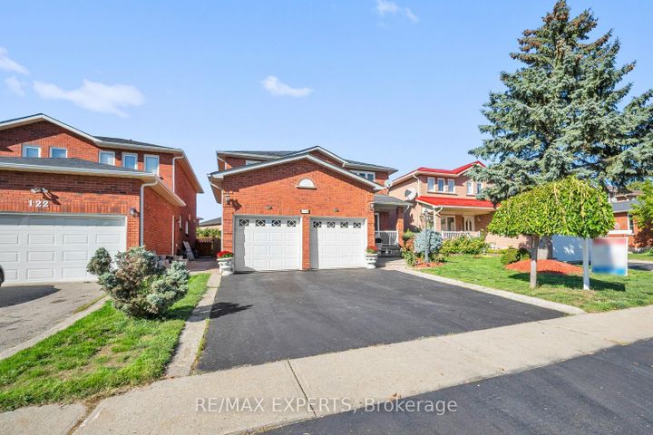 Photo 1 at 118 Chancellor Drive, East Woodbridge, Vaughan
