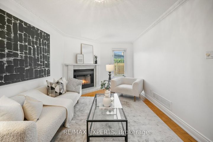 Photo 8 at 118 Chancellor Drive, East Woodbridge, Vaughan