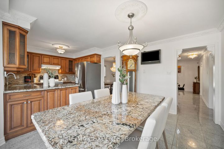 Photo 12 at 118 Chancellor Drive, East Woodbridge, Vaughan