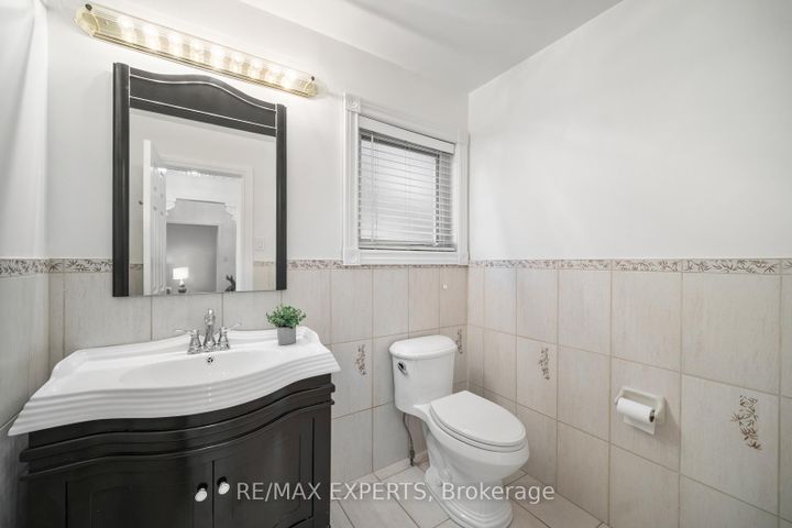 Photo 19 at 118 Chancellor Drive, East Woodbridge, Vaughan