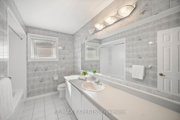 Photo 25 at 118 Chancellor Drive, East Woodbridge, Vaughan