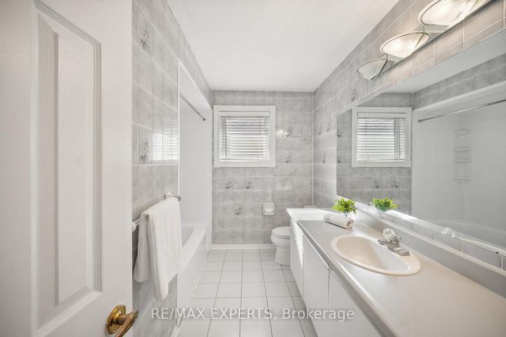 Photo 26 at 118 Chancellor Drive, East Woodbridge, Vaughan