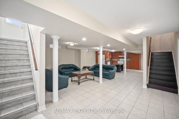 Photo 28 at 118 Chancellor Drive, East Woodbridge, Vaughan