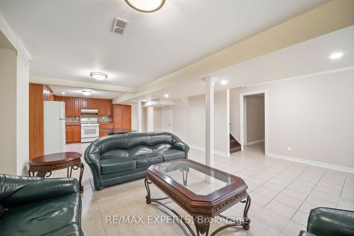 Photo 30 at 118 Chancellor Drive, East Woodbridge, Vaughan