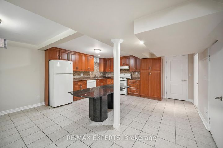 Photo 31 at 118 Chancellor Drive, East Woodbridge, Vaughan