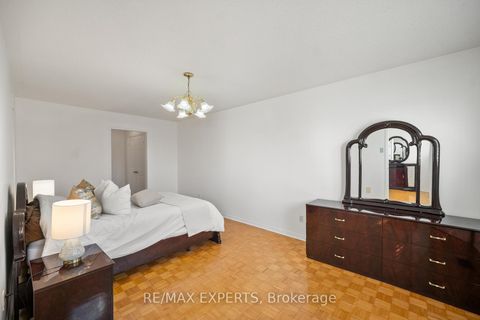 Photo 20 at 118 Chancellor Drive, East Woodbridge, Vaughan