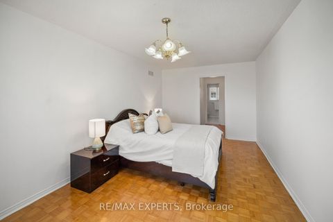 Photo 21 at 118 Chancellor Drive, East Woodbridge, Vaughan