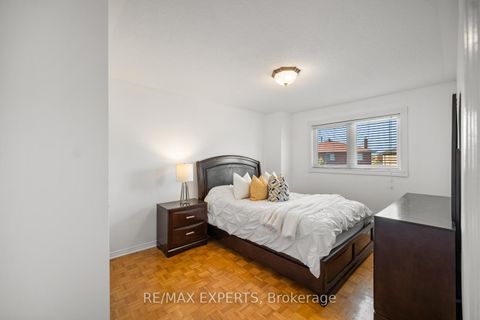 Photo 23 at 118 Chancellor Drive, East Woodbridge, Vaughan