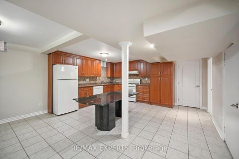 Photo 31 at 118 Chancellor Drive, East Woodbridge, Vaughan